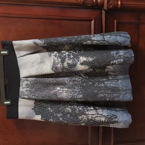 Size 42/12 box pleated midi skirt, stunning winter scape